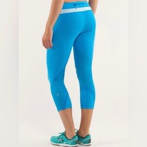 Lululemon Run: Inspire Crop 4
Beach Blanket Blue Wee Are From Space Aquamarine